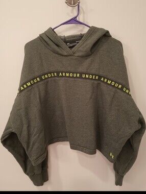 Under Armour Cropped Oversized Hoodie